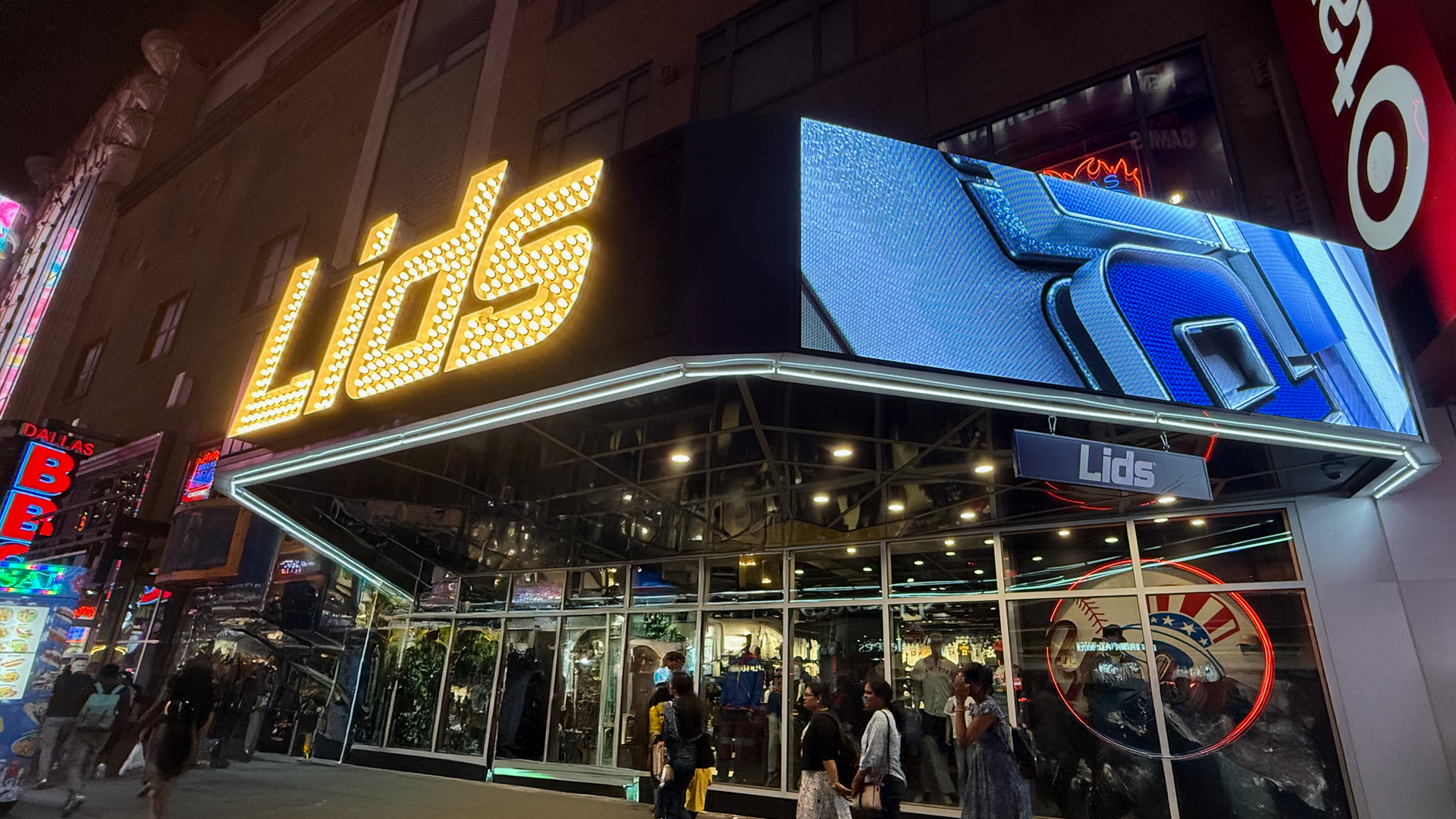LIDS_NYC_STOREFRONT_002.png